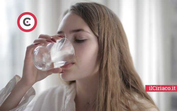 Bere acqua per abbassare glicemia ilCiriaco.it