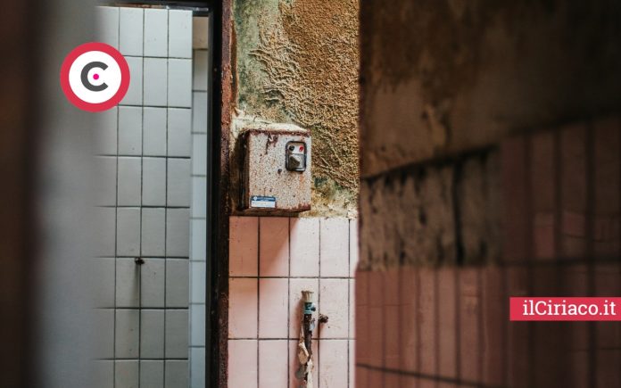Eliminare muffa dal bagno ilCiriaco.it