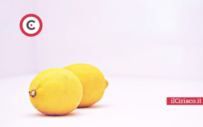 Acqua bollente per togliere buccia limone ilCiriaco.it 