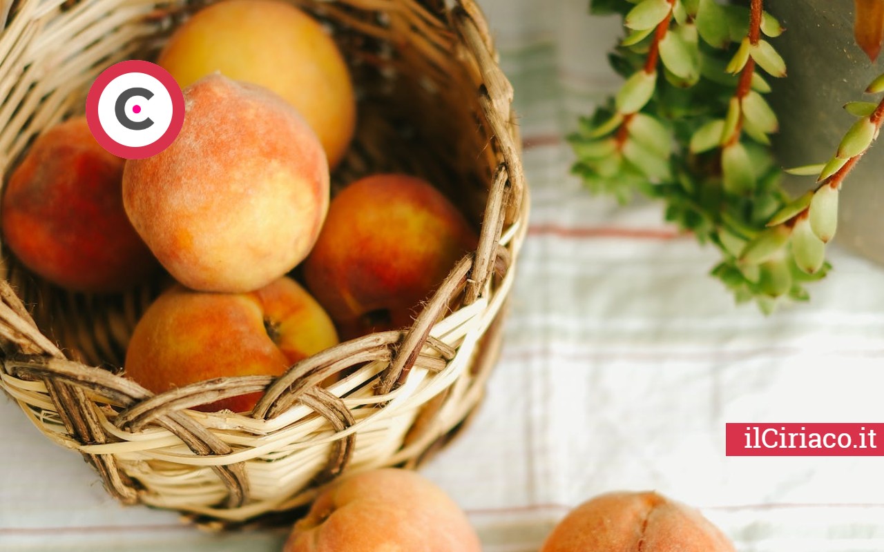 Mangiare pesche con la buccia vantaggi e rischi ilCiriaco.it