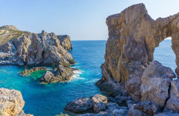 Casa gratis e stipendio tutti i mesi per vivere in un Paradiso: come accedere a questa iniziativa unica 1 trasferirsi ad anticitera con stipendio e casa