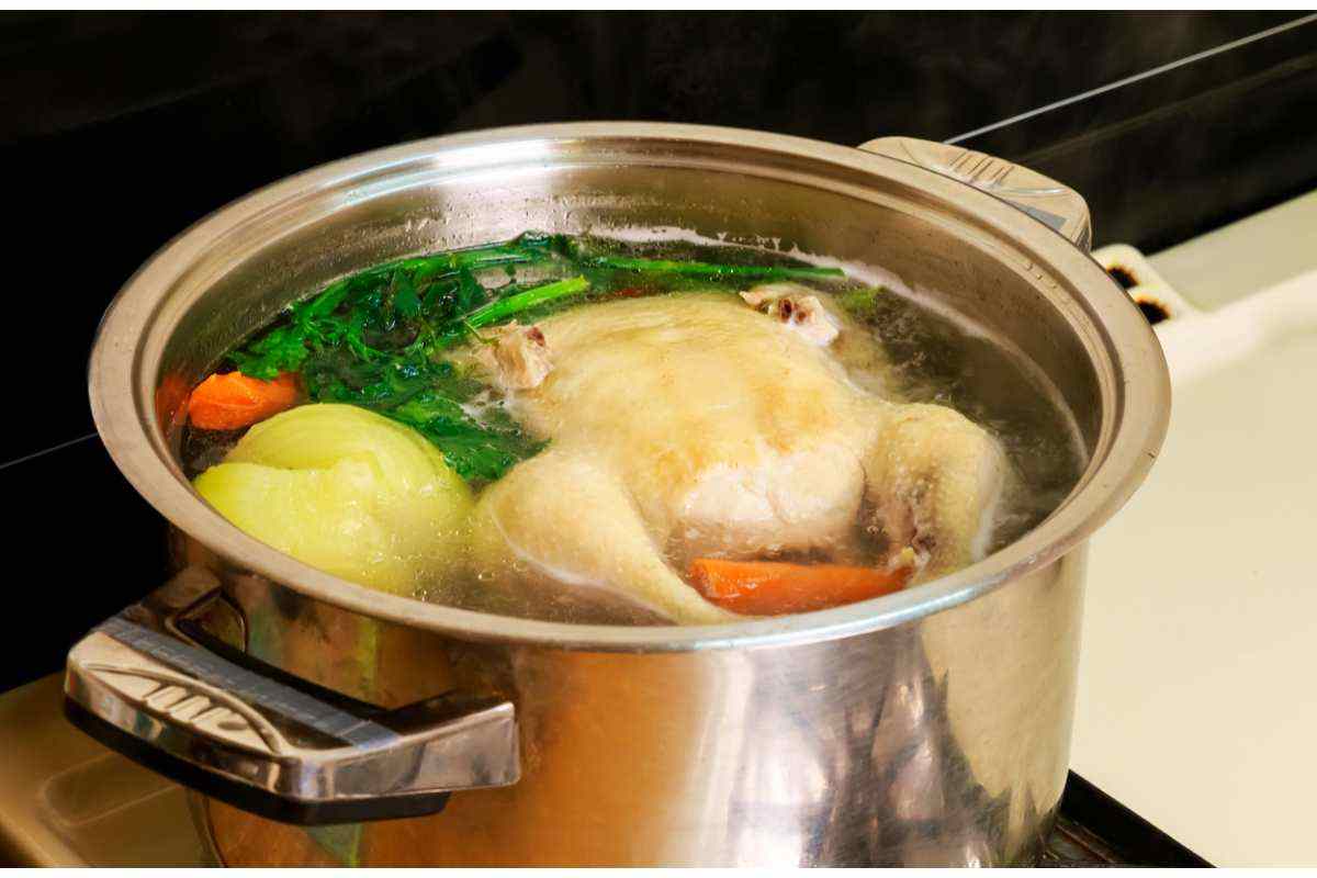 Brodo di pollo ecco il segreto della cottura dello chef