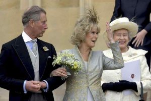 secondo l'etichetta reale, quale sarà il ruolo di Camilla e dei suoi figli in caso di morte di Re Carlo?