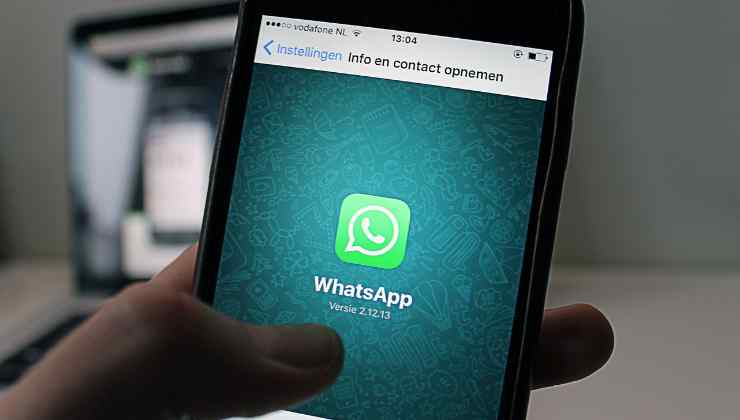 WhatsApp sta lavorando a una nuova interfaccia oscura per il client web
