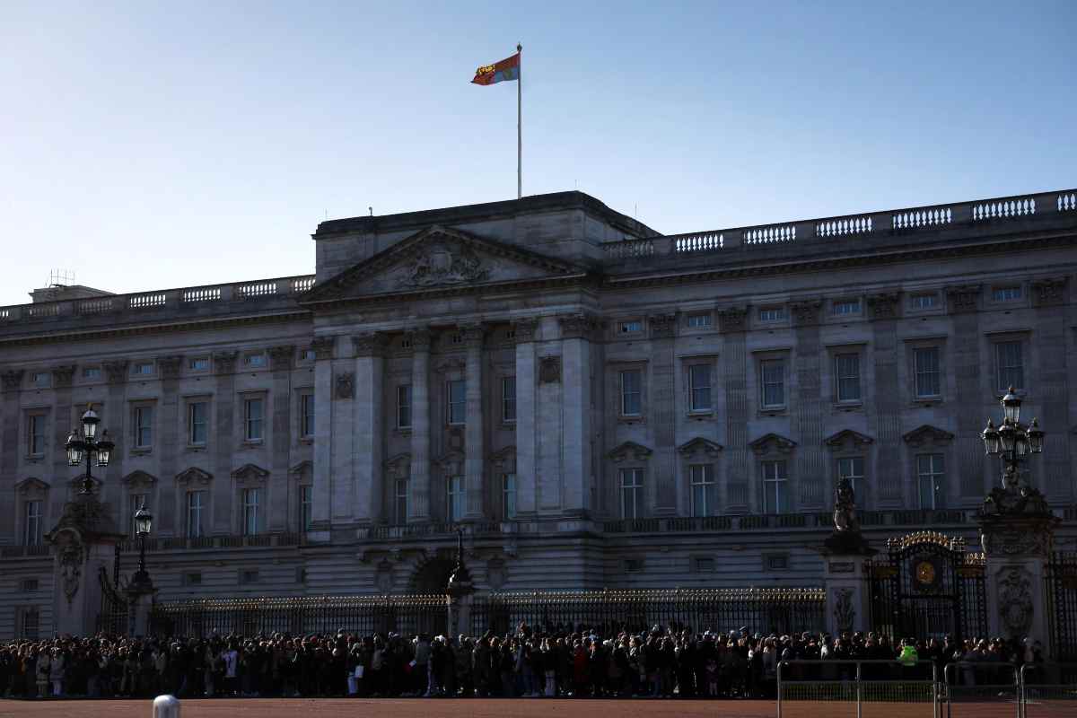 A Buckingham Palace è arrivato il cancro