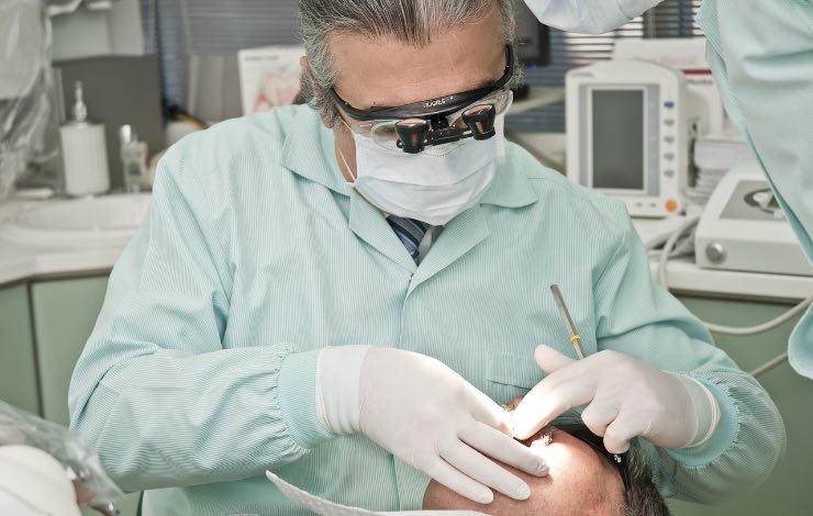 Problemi ai denti, le cattive abitudini da eliminare definitivamente