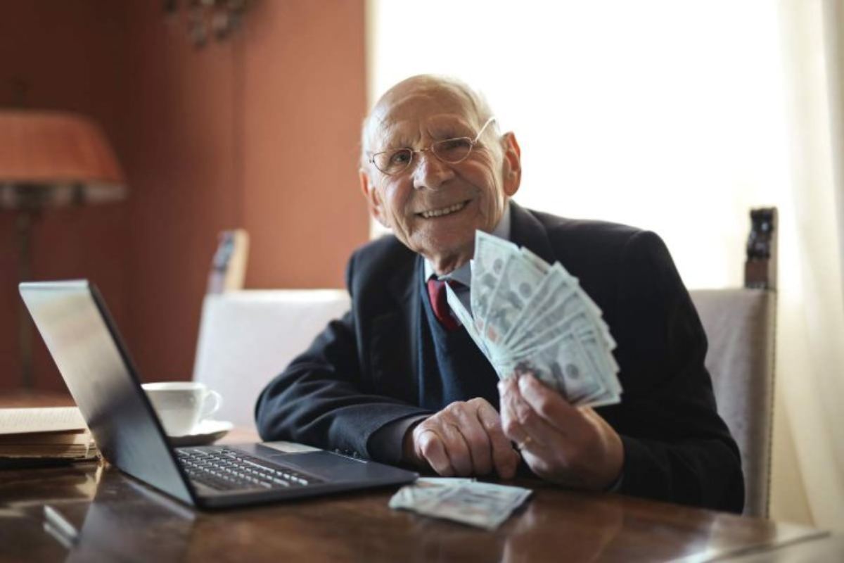 Innalzare l'età pensionistica a 75 anni può essere una soluzione alle recenti difficoltà finanziarie?