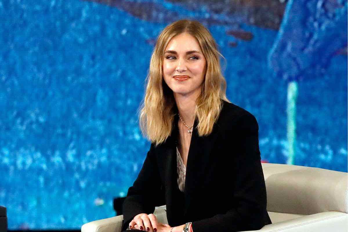 Chiara Ferragni, tutti pazzi per i suoi “orecchini a bottone